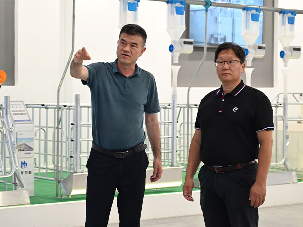 中畜協(xié)劉強德秘書長蒞臨南商，贊揚南商在豬業(yè)數(shù)智化領(lǐng)域的工作！