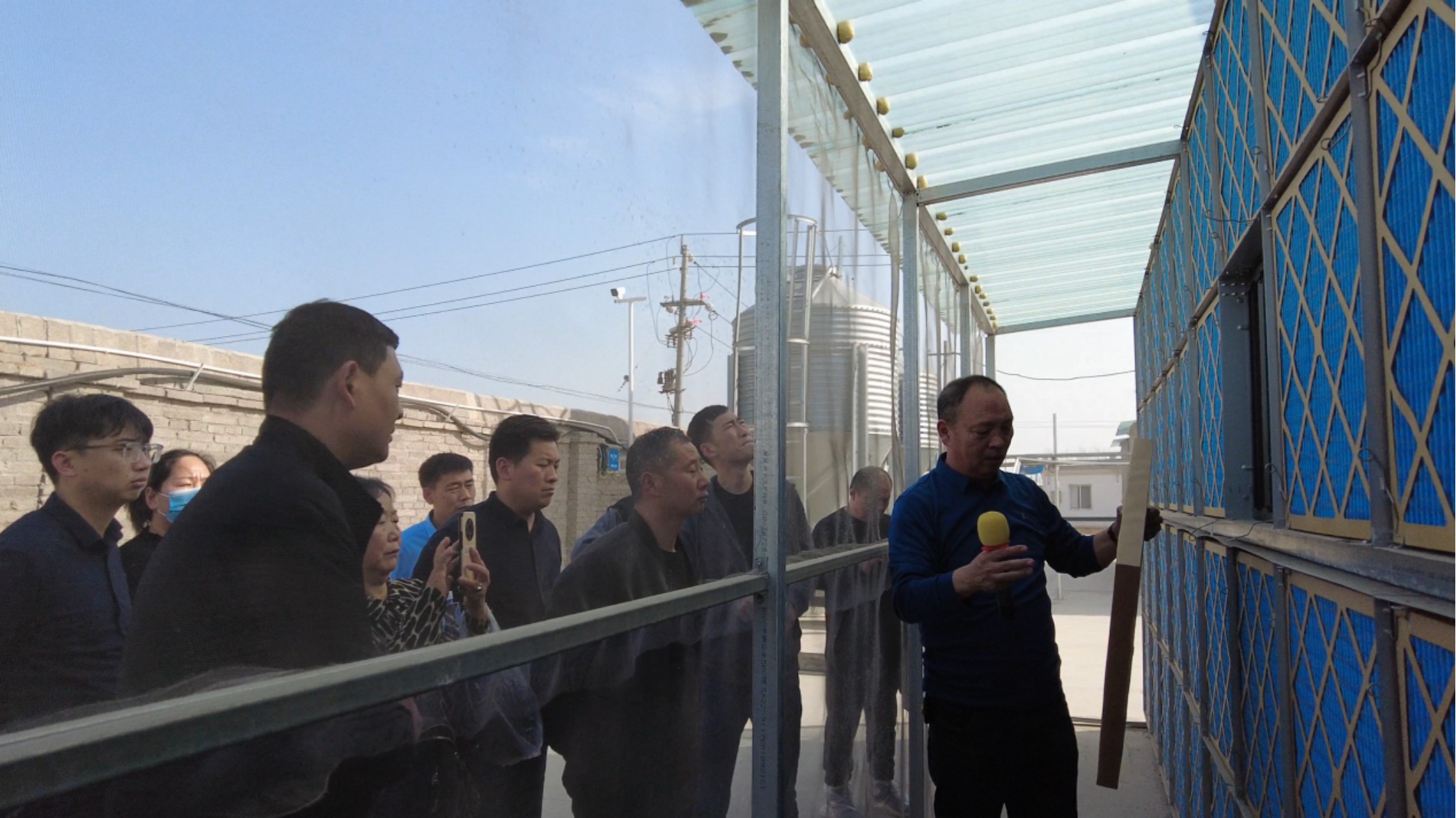 王艷臣等老師為嘉賓介紹豬場(chǎng)7