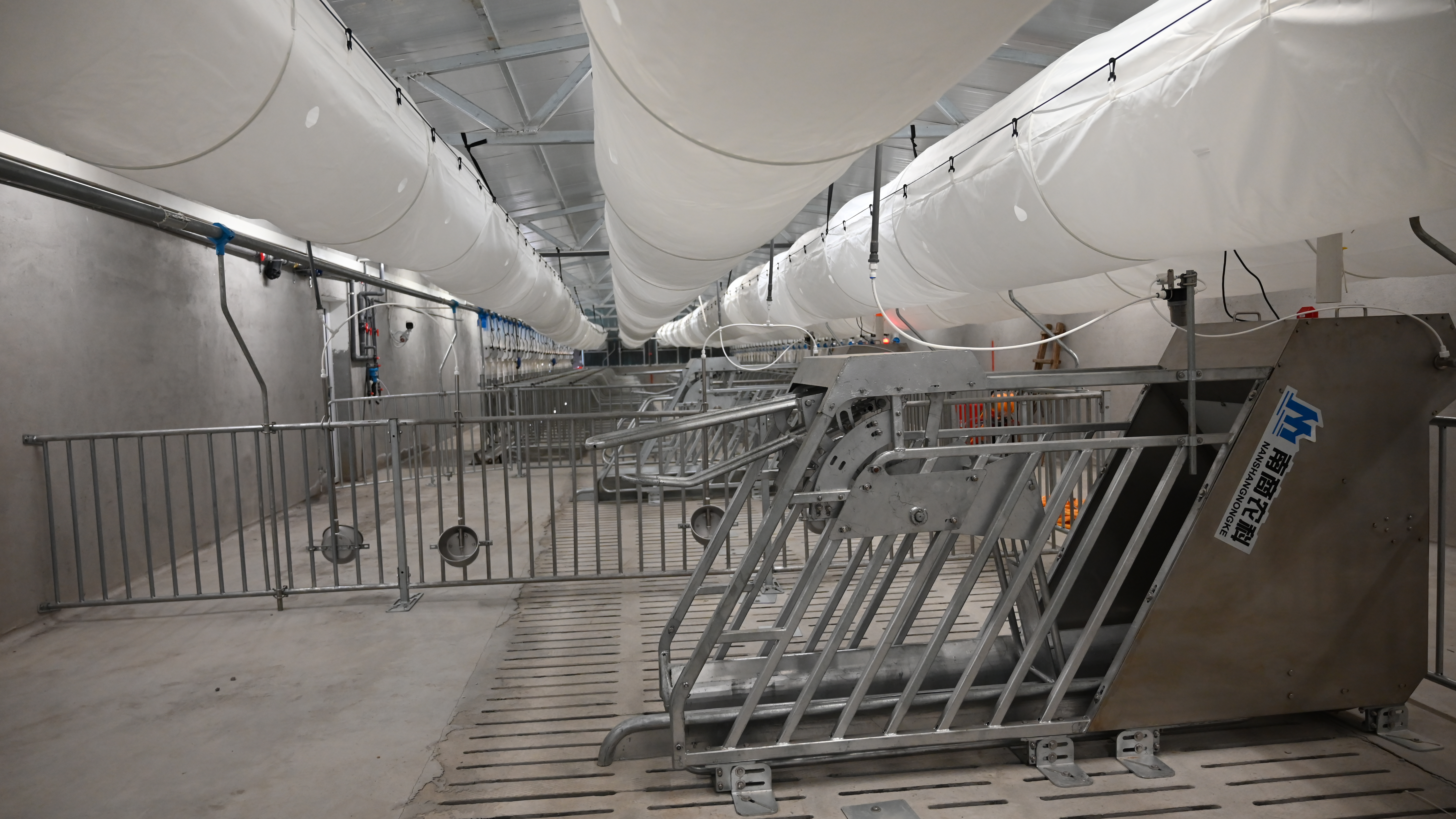 智能環(huán)控調(diào)節(jié)，減少人工干預(yù)，降低成本